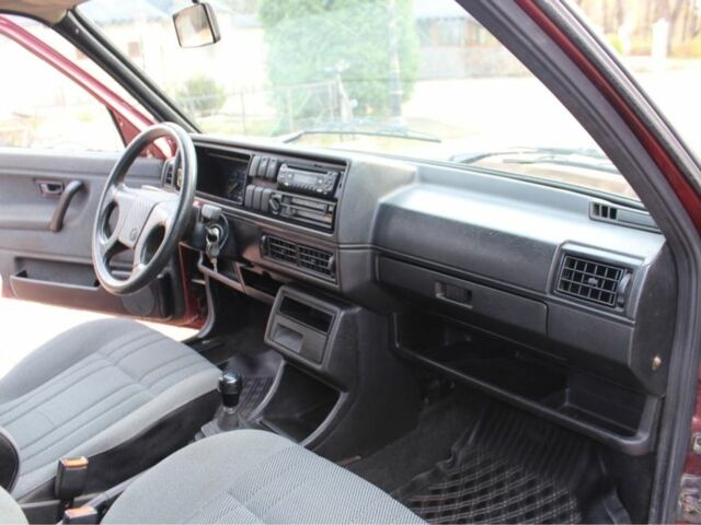 Червоний Фольксваген Гольф, об'ємом двигуна 1.3 л та пробігом 187 тис. км за 1650 $, фото 13 на Automoto.ua