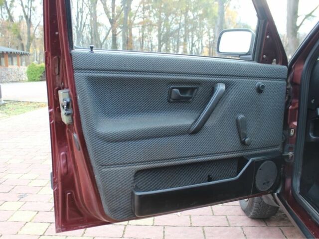 Червоний Фольксваген Гольф, об'ємом двигуна 1.3 л та пробігом 187 тис. км за 1650 $, фото 17 на Automoto.ua