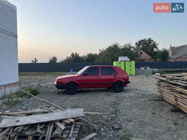 Красный Фольксваген Гольф, объемом двигателя 1.6 л и пробегом 248 тыс. км за 2150 $, фото 4 на Automoto.ua