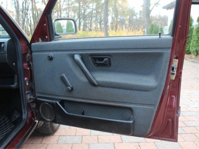 Червоний Фольксваген Гольф, об'ємом двигуна 1.3 л та пробігом 187 тис. км за 1650 $, фото 20 на Automoto.ua