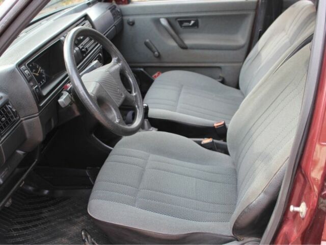 Червоний Фольксваген Гольф, об'ємом двигуна 1.3 л та пробігом 187 тис. км за 1650 $, фото 11 на Automoto.ua