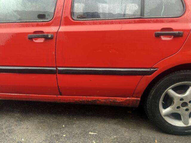 Червоний Фольксваген Гольф, об'ємом двигуна 2 л та пробігом 300 тис. км за 2200 $, фото 3 на Automoto.ua