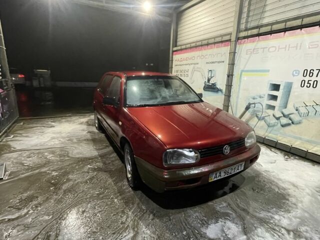 Красный Фольксваген Гольф, объемом двигателя 1.4 л и пробегом 294 тыс. км за 950 $, фото 11 на Automoto.ua