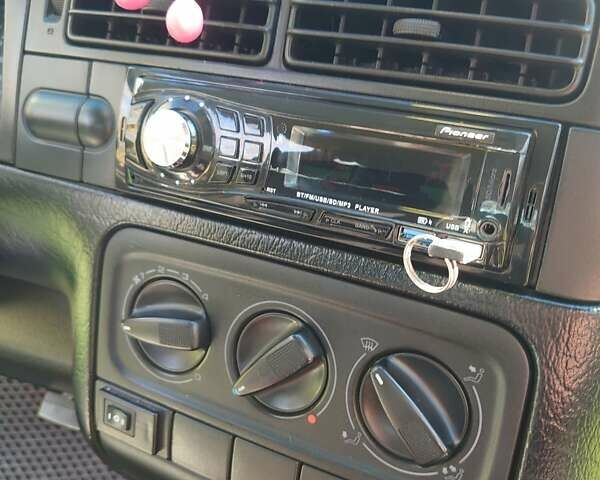 Красный Фольксваген Гольф, объемом двигателя 1.78 л и пробегом 192 тыс. км за 2000 $, фото 12 на Automoto.ua