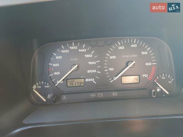 Красный Фольксваген Гольф, объемом двигателя 1.78 л и пробегом 192 тыс. км за 2000 $, фото 15 на Automoto.ua