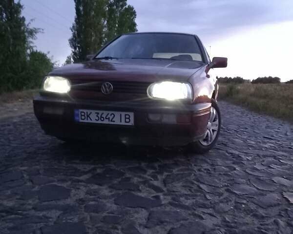 Красный Фольксваген Гольф, объемом двигателя 1.78 л и пробегом 400 тыс. км за 2000 $, фото 7 на Automoto.ua