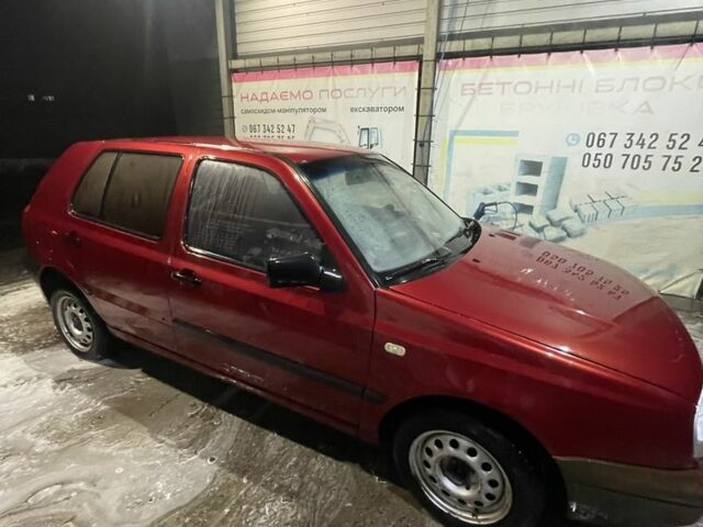 Красный Фольксваген Гольф, объемом двигателя 1.4 л и пробегом 294 тыс. км за 950 $, фото 10 на Automoto.ua