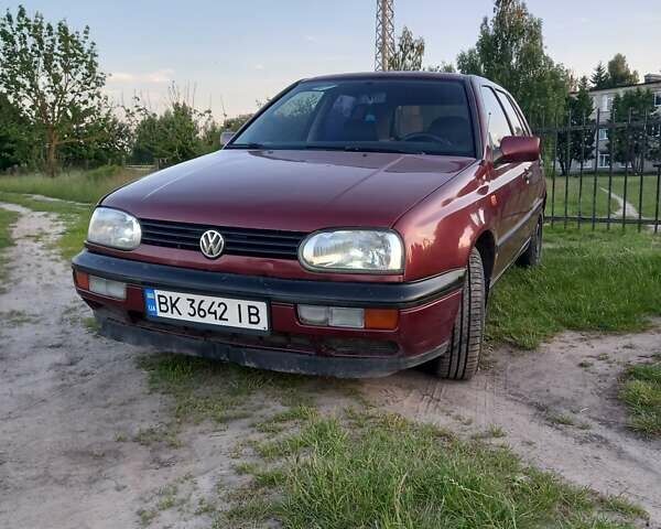 Красный Фольксваген Гольф, объемом двигателя 1.78 л и пробегом 400 тыс. км за 2000 $, фото 9 на Automoto.ua