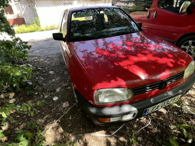Червоний Фольксваген Гольф, об'ємом двигуна 1.9 л та пробігом 300 тис. км за 1950 $, фото 3 на Automoto.ua