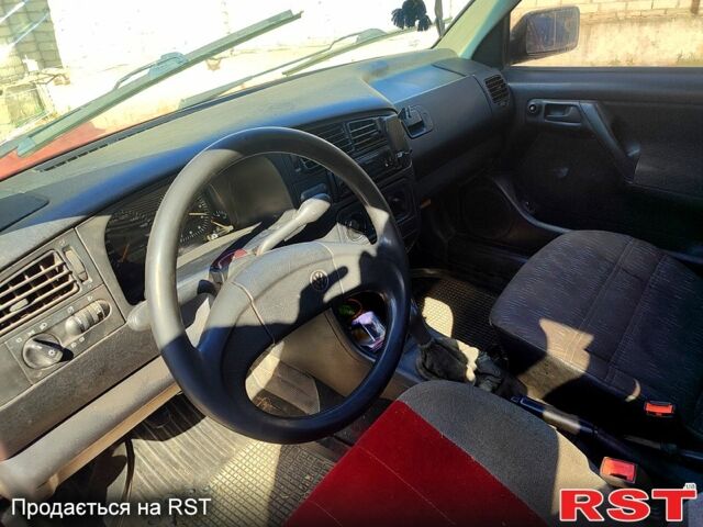 Червоний Фольксваген Гольф, об'ємом двигуна 1.4 л та пробігом 0 тис. км за 750 $, фото 7 на Automoto.ua