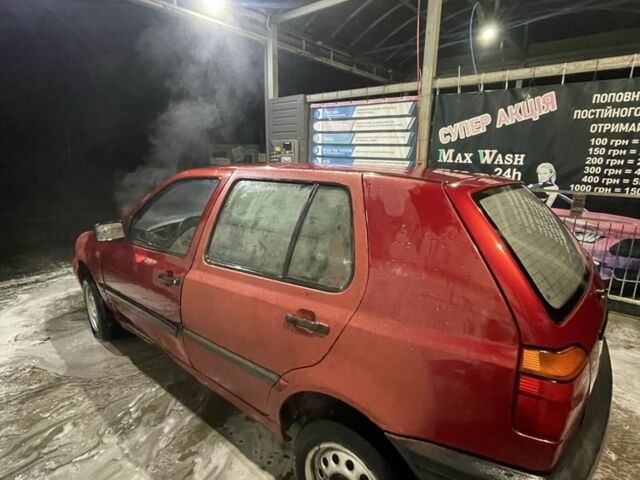 Красный Фольксваген Гольф, объемом двигателя 1.4 л и пробегом 294 тыс. км за 950 $, фото 7 на Automoto.ua