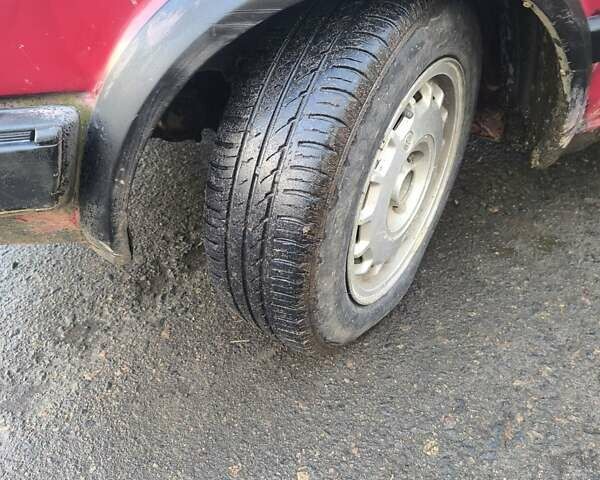 Красный Фольксваген Гольф, объемом двигателя 1.78 л и пробегом 255 тыс. км за 999 $, фото 4 на Automoto.ua