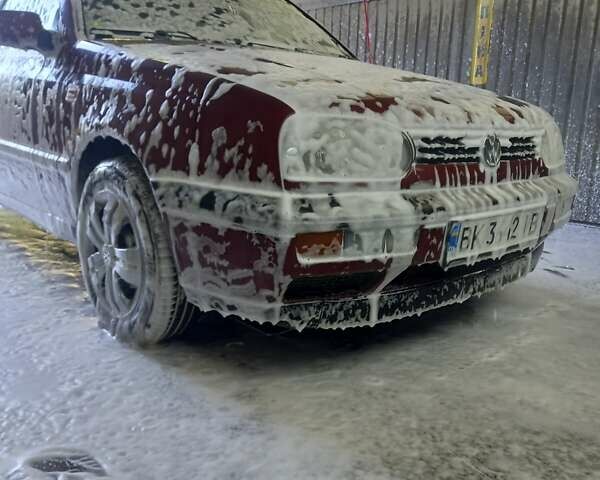 Красный Фольксваген Гольф, объемом двигателя 1.78 л и пробегом 400 тыс. км за 2000 $, фото 5 на Automoto.ua