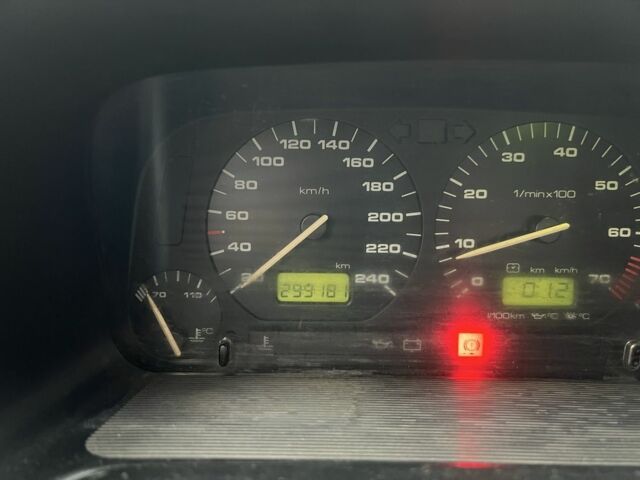 Червоний Фольксваген Гольф, об'ємом двигуна 2 л та пробігом 300 тис. км за 2200 $, фото 6 на Automoto.ua