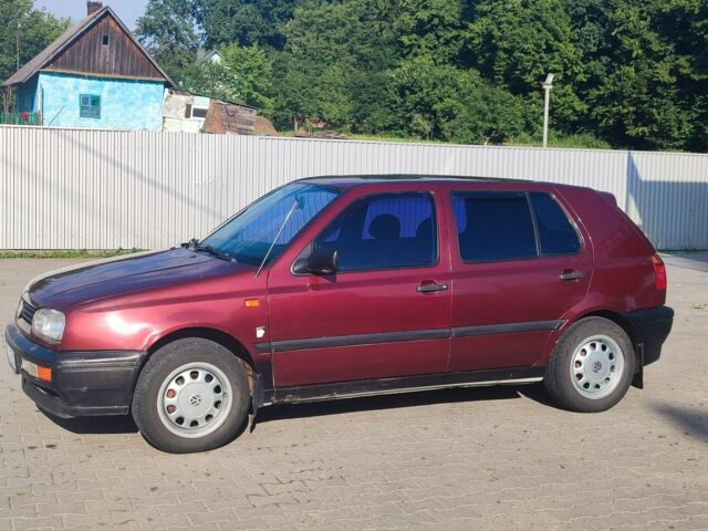 Красный Фольксваген Гольф, объемом двигателя 1.8 л и пробегом 325 тыс. км за 2200 $, фото 2 на Automoto.ua