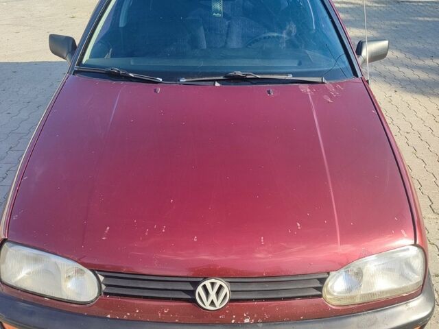 Красный Фольксваген Гольф, объемом двигателя 1.8 л и пробегом 325 тыс. км за 2200 $, фото 4 на Automoto.ua