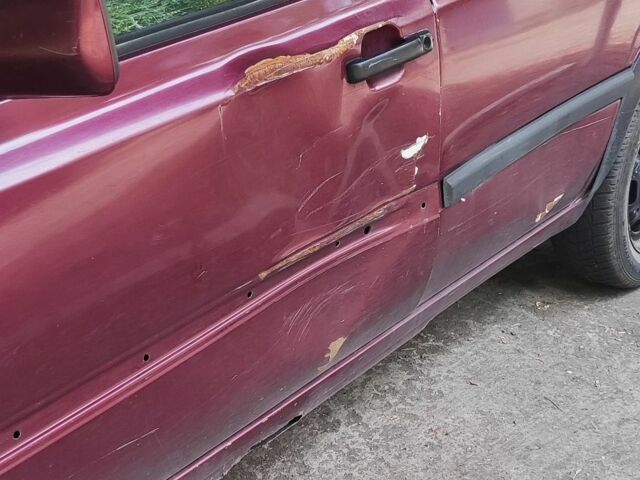 Красный Фольксваген Гольф, объемом двигателя 1.8 л и пробегом 199 тыс. км за 1300 $, фото 4 на Automoto.ua