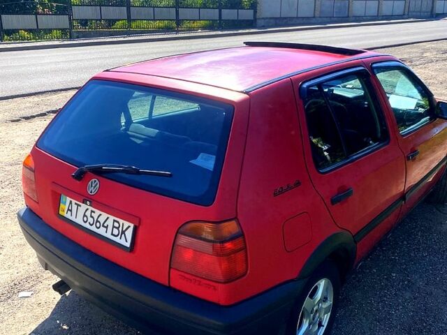 Красный Фольксваген Гольф, объемом двигателя 1.6 л и пробегом 222 тыс. км за 2500 $, фото 3 на Automoto.ua