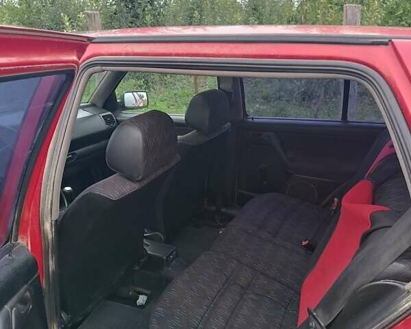 Червоний Фольксваген Гольф, об'ємом двигуна 1.6 л та пробігом 450 тис. км за 1600 $, фото 3 на Automoto.ua