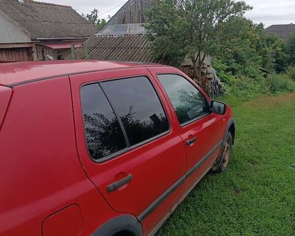 Червоний Фольксваген Гольф, об'ємом двигуна 1.6 л та пробігом 450 тис. км за 1600 $, фото 1 на Automoto.ua