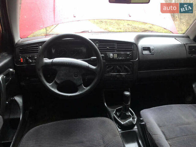 Червоний Фольксваген Гольф, об'ємом двигуна 1.78 л та пробігом 294 тис. км за 1550 $, фото 8 на Automoto.ua