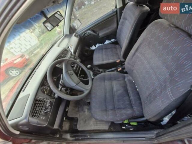 Красный Фольксваген Гольф, объемом двигателя 1.6 л и пробегом 20 тыс. км за 1250 $, фото 2 на Automoto.ua