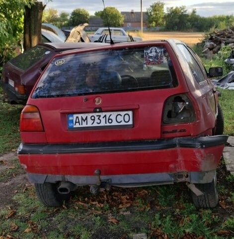 Красный Фольксваген Гольф, объемом двигателя 1.6 л и пробегом 367 тыс. км за 650 $, фото 2 на Automoto.ua