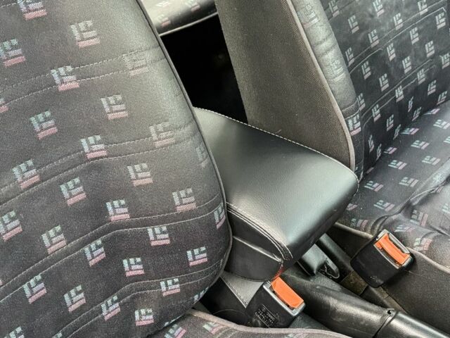 Красный Фольксваген Гольф, объемом двигателя 1.6 л и пробегом 280 тыс. км за 2000 $, фото 8 на Automoto.ua