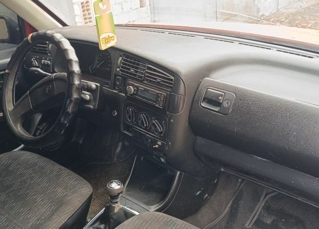 Червоний Фольксваген Гольф, об'ємом двигуна 0 л та пробігом 200 тис. км за 1600 $, фото 2 на Automoto.ua