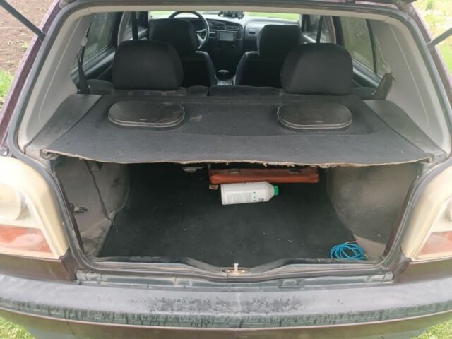 Красный Фольксваген Гольф, объемом двигателя 1.8 л и пробегом 225 тыс. км за 1800 $, фото 7 на Automoto.ua