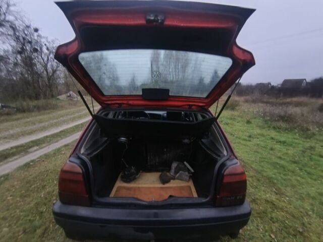 Красный Фольксваген Гольф, объемом двигателя 1.9 л и пробегом 197 тыс. км за 1000 $, фото 6 на Automoto.ua