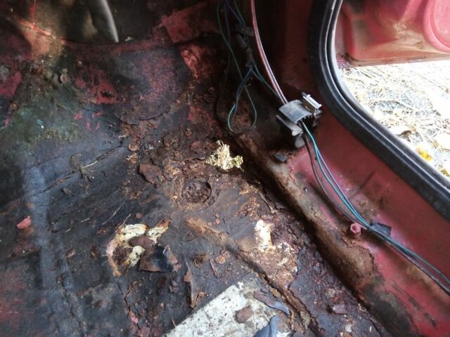 Фольксваген Гольф 1994 у Вышгороде на Automoto.ua Червоний Фольксваген Гольф, об'ємом двигуна 0 л та пробігом 100 тис. км за 642 $, фото 5 на Automoto.ua