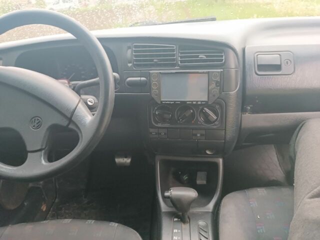 Красный Фольксваген Гольф, объемом двигателя 1.8 л и пробегом 225 тыс. км за 1800 $, фото 5 на Automoto.ua