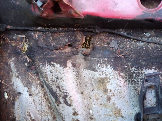 Фольксваген Гольф 1994 у Вышгороде на Automoto.ua Червоний Фольксваген Гольф, об'ємом двигуна 0 л та пробігом 100 тис. км за 642 $, фото 4 на Automoto.ua