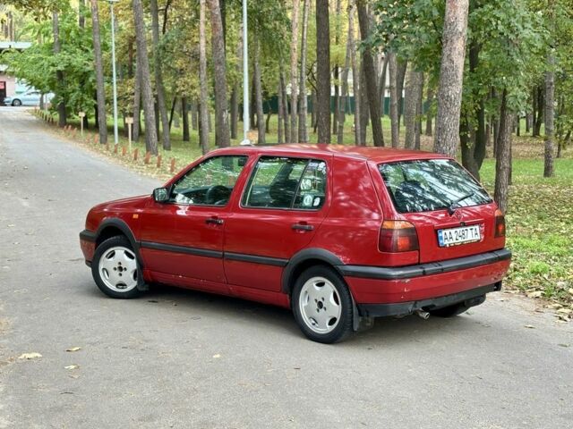 Красный Фольксваген Гольф, объемом двигателя 1.6 л и пробегом 280 тыс. км за 2000 $, фото 1 на Automoto.ua