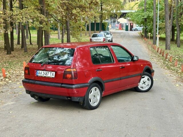 Красный Фольксваген Гольф, объемом двигателя 1.6 л и пробегом 280 тыс. км за 2000 $, фото 3 на Automoto.ua