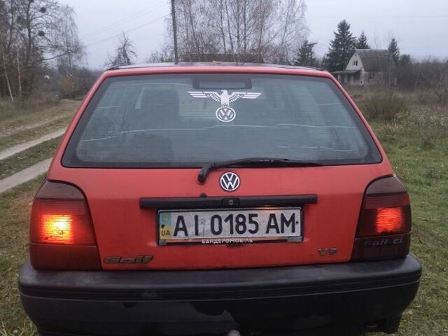 Красный Фольксваген Гольф, объемом двигателя 1.9 л и пробегом 197 тыс. км за 1000 $, фото 1 на Automoto.ua