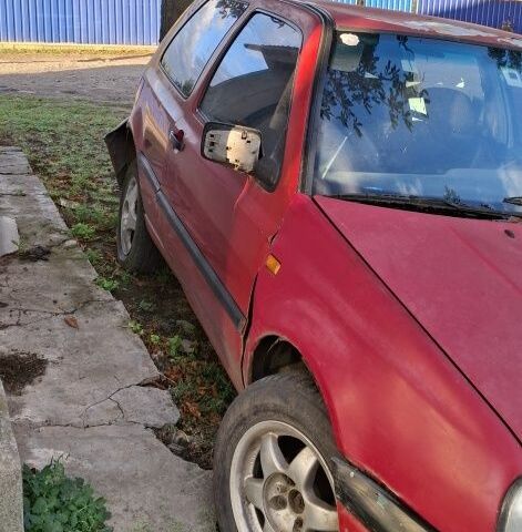 Красный Фольксваген Гольф, объемом двигателя 1.6 л и пробегом 367 тыс. км за 650 $, фото 1 на Automoto.ua