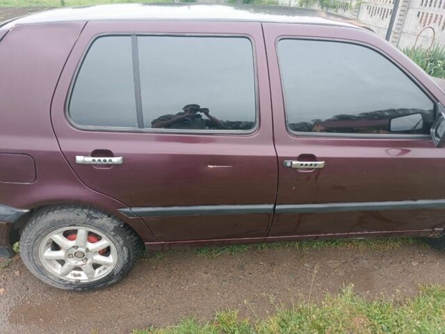 Красный Фольксваген Гольф, объемом двигателя 1.8 л и пробегом 225 тыс. км за 1800 $, фото 2 на Automoto.ua