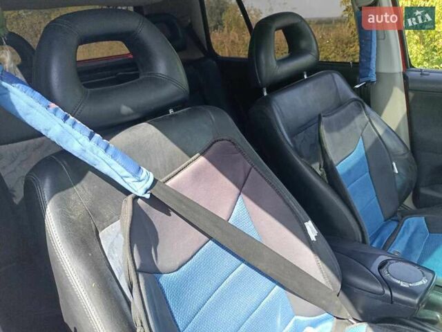 Красный Фольксваген Гольф, объемом двигателя 1.39 л и пробегом 200 тыс. км за 1700 $, фото 2 на Automoto.ua