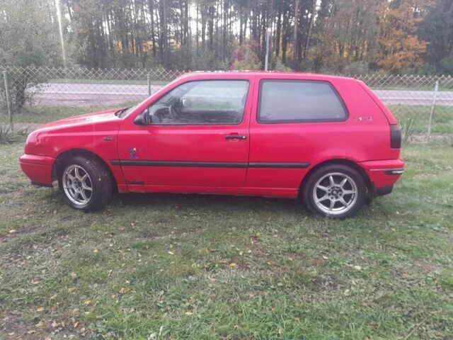 Фольксваген Гольф 1995 у Дубно на Automoto.ua Червоний Фольксваген Гольф, об'ємом двигуна 0 л та пробігом 100 тис. км за 850 $, фото 4 на Automoto.ua