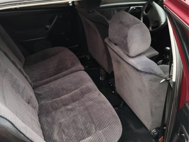 Красный Фольксваген Гольф, объемом двигателя 1.4 л и пробегом 265 тыс. км за 1500 $, фото 9 на Automoto.ua