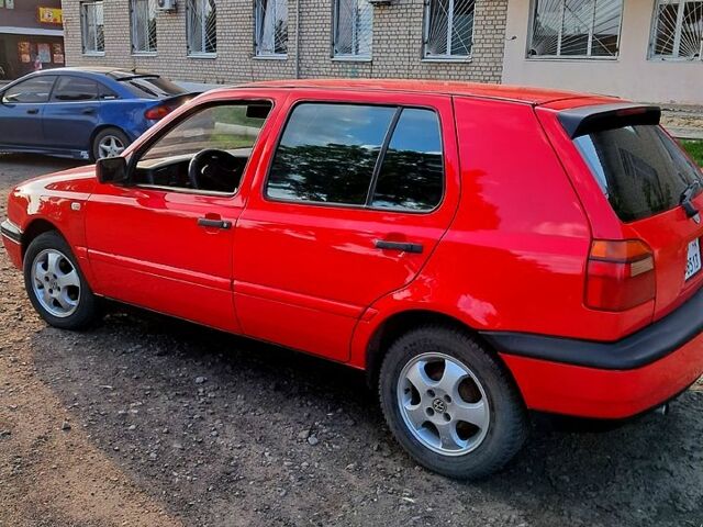 Червоний Фольксваген Гольф, об'ємом двигуна 1.8 л та пробігом 260 тис. км за 2200 $, фото 3 на Automoto.ua