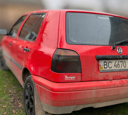 Красный Фольксваген Гольф, объемом двигателя 1.8 л и пробегом 260 тыс. км за 800 $, фото 1 на Automoto.ua