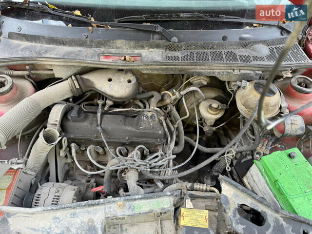 Красный Фольксваген Гольф, объемом двигателя 1.8 л и пробегом 260 тыс. км за 800 $, фото 6 на Automoto.ua