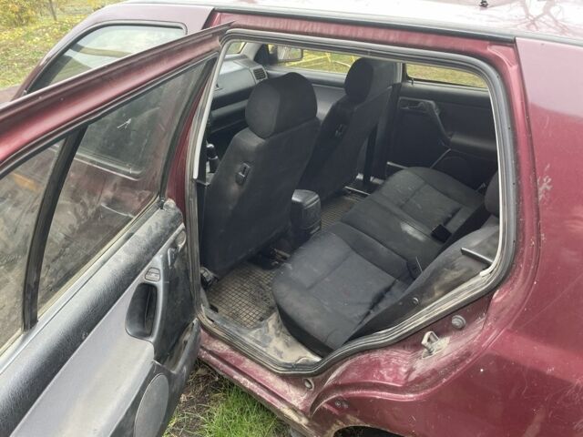 Красный Фольксваген Гольф, объемом двигателя 1.8 л и пробегом 380 тыс. км за 700 $, фото 1 на Automoto.ua