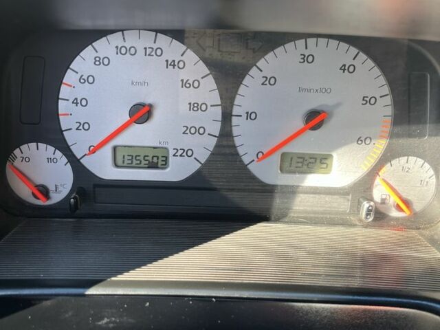 Червоний Фольксваген Гольф, об'ємом двигуна 1.6 л та пробігом 135 тис. км за 2200 $, фото 6 на Automoto.ua