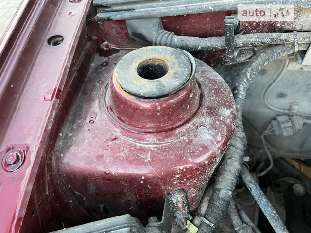 Красный Фольксваген Гольф, объемом двигателя 1.6 л и пробегом 250 тыс. км за 2950 $, фото 13 на Automoto.ua