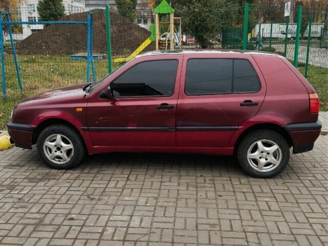 Красный Фольксваген Гольф, объемом двигателя 1.4 л и пробегом 265 тыс. км за 1500 $, фото 2 на Automoto.ua