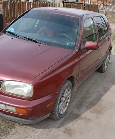 Красный Фольксваген Гольф, объемом двигателя 1.78 л и пробегом 250 тыс. км за 2200 $, фото 2 на Automoto.ua